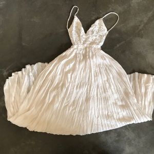 White maxi backless dress